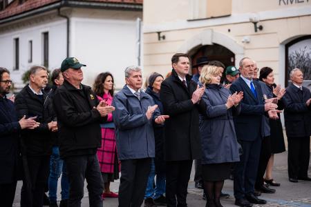 Polaganje cvetja k spomeniku Rudolfa Maistra (34)